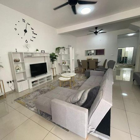 Safiyya Homestay Keluang Exteriér fotografie