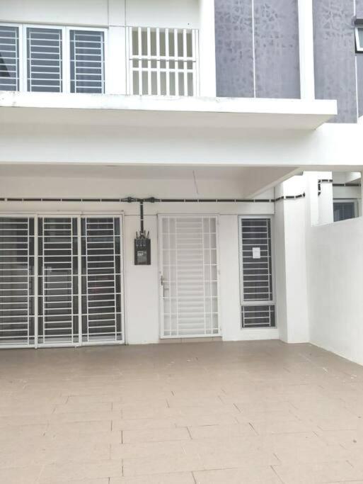 Safiyya Homestay Keluang Exteriér fotografie