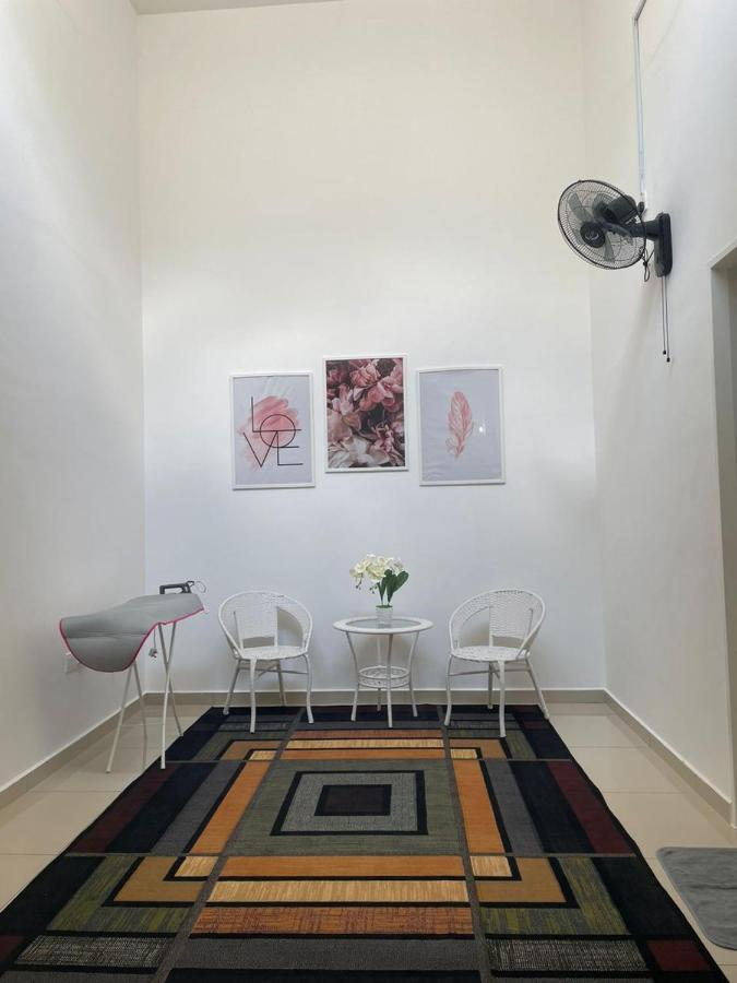 Safiyya Homestay Keluang Exteriér fotografie
